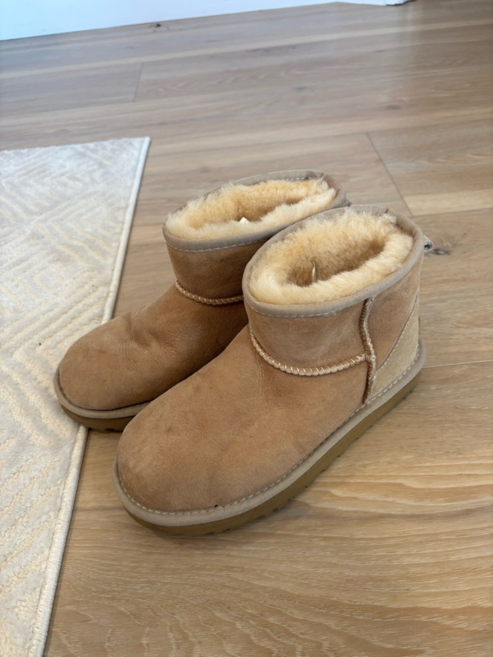 UGG Classic Mini Boots Chestnut Suede Shearling Lined Size 7